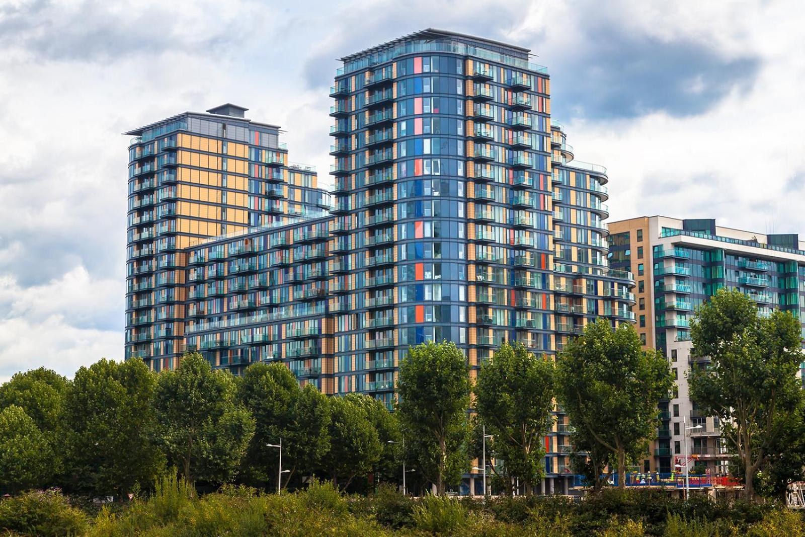 5 Minutes To Station, River Views, Balcony, Gym * Londres